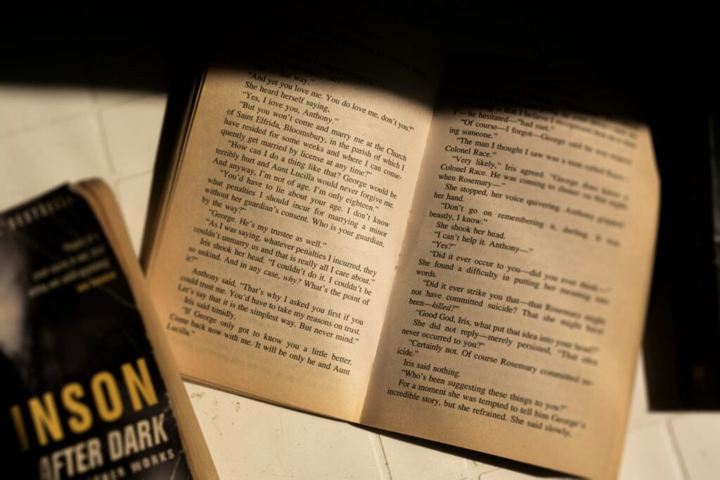How Dark Mystery Novels Build Tension Through Every Chapter